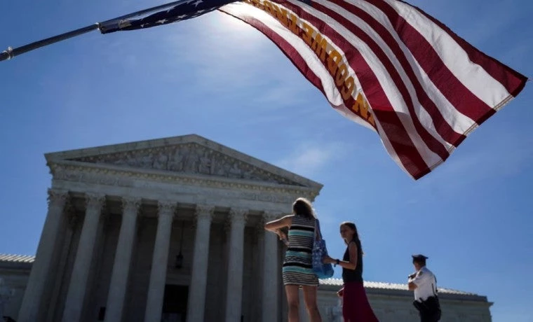 Ανθοπώλισσα αρνήθηκε να αναλάβει το στολισμό σε γάμο ομοφυλοφίλων – Την παραπέμπουν σε δίκη!